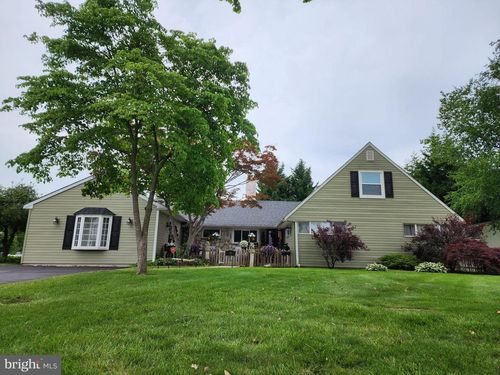 45 Shadywood Rd, LEVITTOWN, PA, 19056-1727 | Card Image