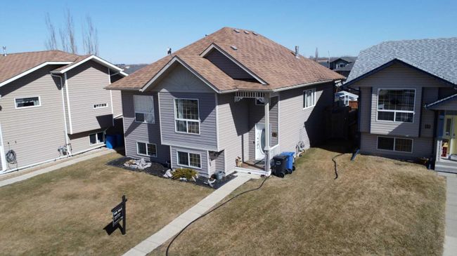 54 Mcdougall, Home with 3 bedrooms, 2 bathrooms and 4 parking in Penhold AB | Image 1