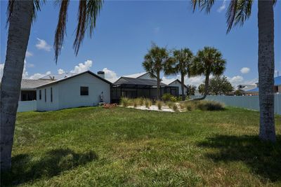 917 Shagos Drive, House other with 3 bedrooms, 2 bathrooms and null parking in Apollo Beach FL | Image 2