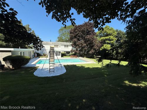 3035 Parkland Dr, West Bloomfield, MI, 48322-1824 | Card Image