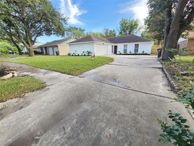 5919 Bihia Forest Drive, House other with 4 bedrooms, 2 bathrooms and null parking in Houston TX | Image 3