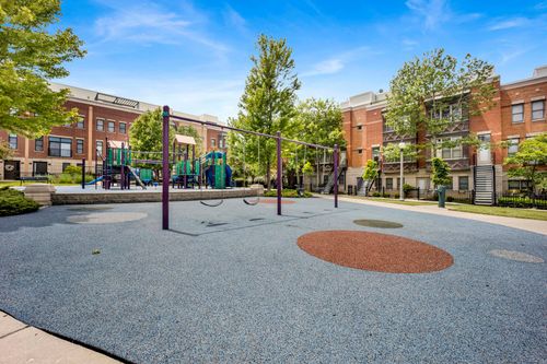 unit-114-1110 W 15th St, Chicago, IL, 60608-3194 | Card Image