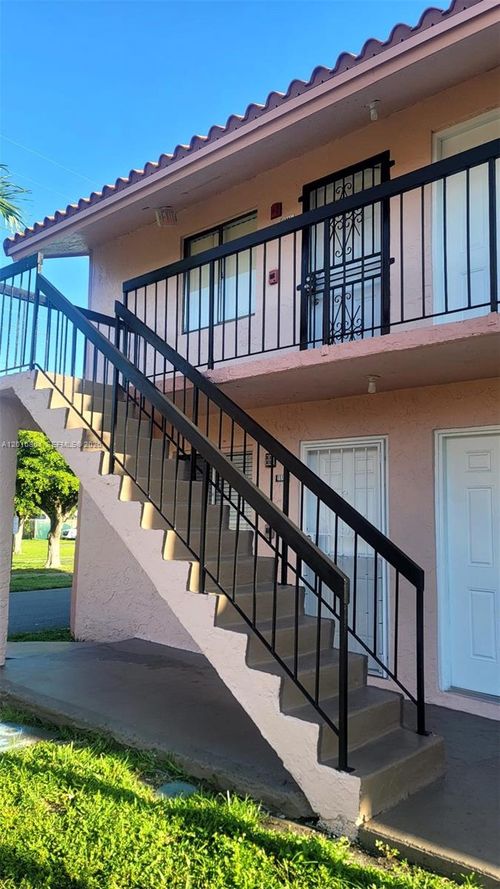 15-201-2166 W 60th St, Hialeah, FL, 33016-2641 | Card Image