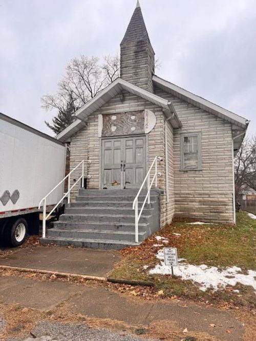 2752 Elkhart St, Lake Station, IN, 46405-1527 | Card Image