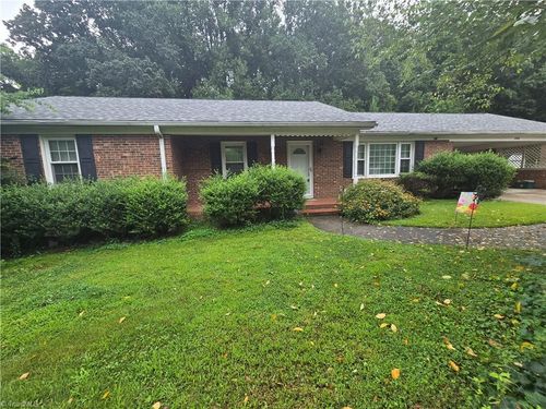 408 Crestview Dr, Thomasville, NC, 27360-3206 | Card Image