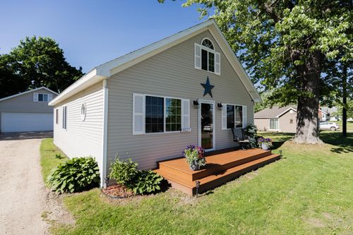 10627 Lake St, Chippewa Lake, MI, 49320-5135 | Card Image