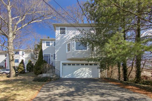4 Manor Pl, White Plains, NY, 10605-4916 | Card Image