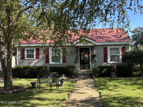 835 Catalpa St, Clarksdale, MS, 38614-3025 | Card Image