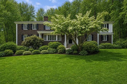 172 Country Dr, Weston, MA, 02493-1136 | Card Image