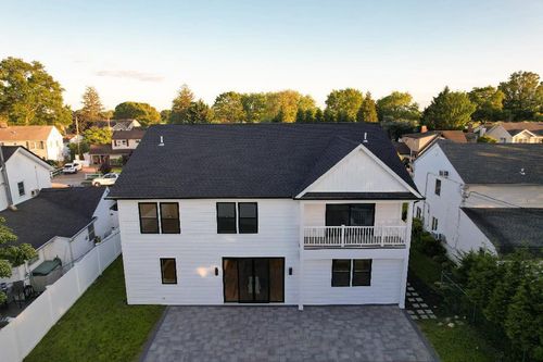 33 Page Ln, Westbury, NY, 11590-6212 | Card Image
