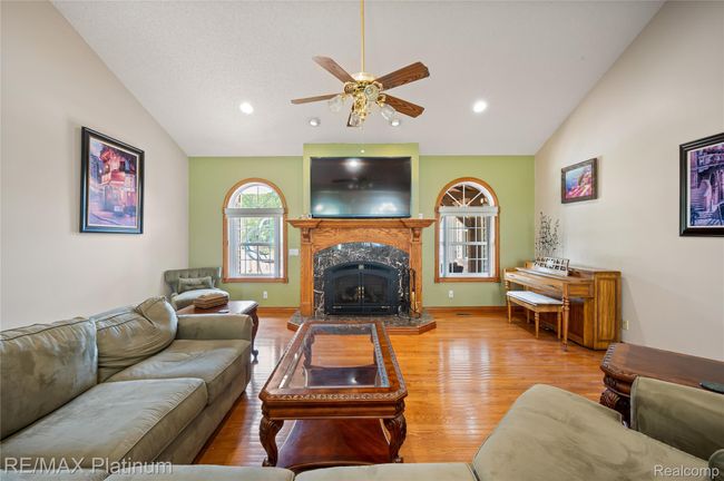 8922 McClement Rd.345.jpg | Image 95