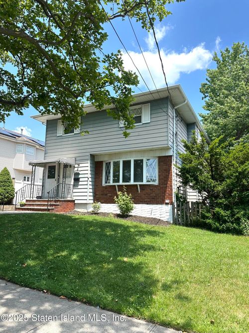 1fl-11 W Cedarview Avenue, Staten Island, NY, 10306 | Card Image