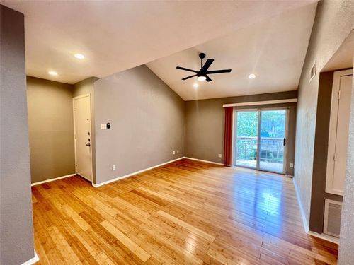 apt-18-10047 Westpark Dr, Houston, TX, 77042-5917 | Card Image