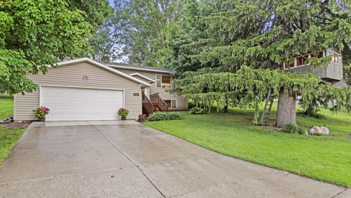 207 4th Ave Ne, Hutchinson, MN, 55350-1765 | Card Image