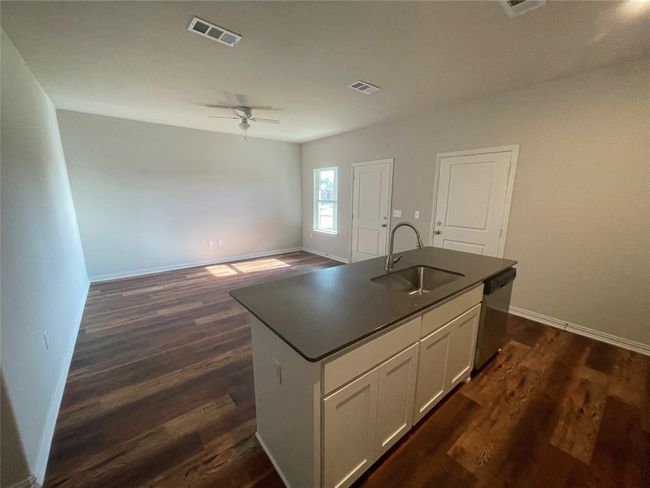 2829 Peony Dr, Home with 3 bedrooms, 2 bathrooms and null parking in Sherman TX | Image 4