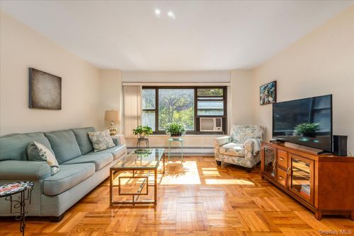 apt-4d-21 33rd Rd, Astoria, NY, 11106-4253 | Card Image