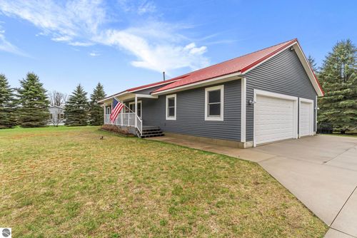 5340 S 45 1/2 Rd, Cadillac, MI, 49601-9566 | Card Image