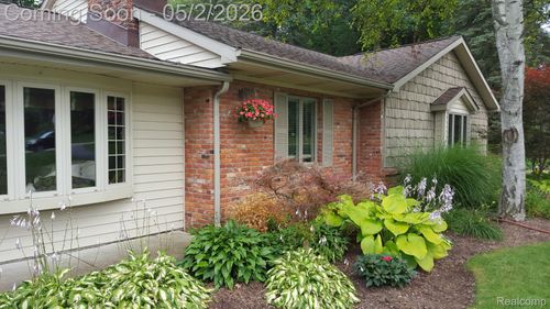 2080 Teggerdine Rd, White Lake, MI, 48386-1750 | Card Image