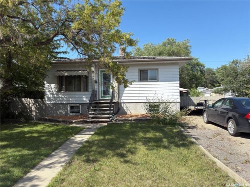 360 Angus St, Regina, SK, S4R3K6 | Card Image