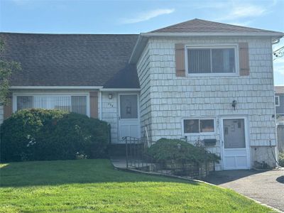 228 Jefferson Avenue, House other with 3 bedrooms, 2 bathrooms and null parking in Island Park NY | Image 1