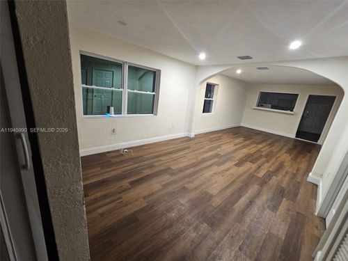 1717 Nw 69th St, MIAMI, FL, 33147-6911 | Card Image