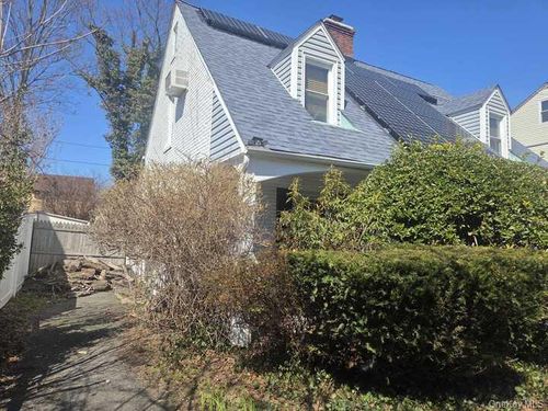 71 Angevine Ave, Hempstead, NY, 11550-5618 | Card Image