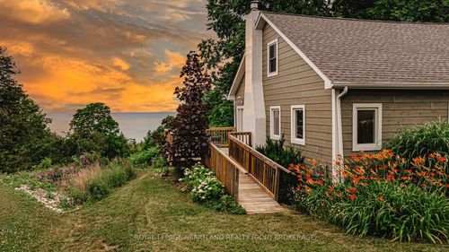 8 Cedar Dr, Bayfield, ON, N0M1G0 | Card Image