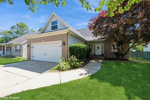 206 Parkwood Dr, Valparaiso, IN, 46383 | Card Image