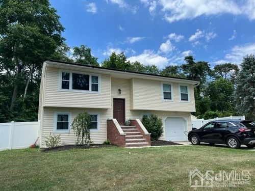 11 Roberts Dr, Neptune, NJ, 07753-3217 | Card Image