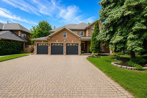 653 Exceller Cir, Newmarket, ON, L3X1P6 | Card Image