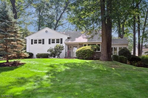 19 Braidburn Way, Morristown, NJ, 07960-6901 | Card Image