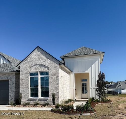 110 Bruges Ln, Youngsville, LA, 70592-6889 | Card Image