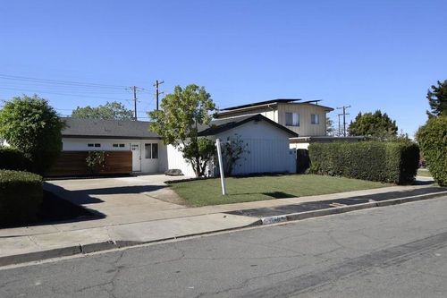 4646 Coconino Way, San Diego, CA, 92117-2612 | Card Image