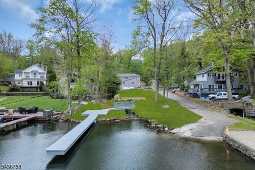 385 Maxim Dr, Hopatcong, NJ, 07843-1744 | Card Image