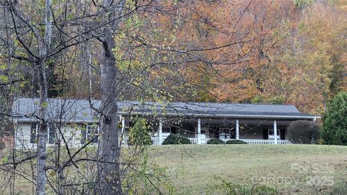 10 Blossom Dr, Burnsville, NC, 28714-8995 | Card Image