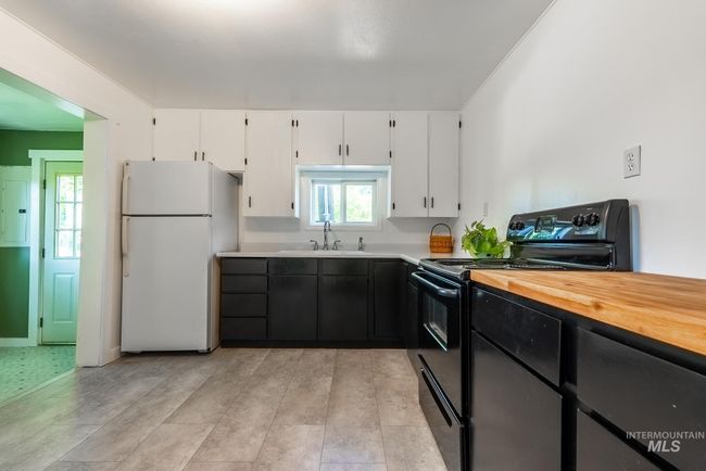 7110 W Highway 52, House other with 3 bedrooms, 1 bathrooms and 6 parking in Emmett ID | Image 9