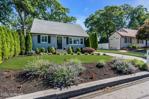 527 Prospect Ave, Neptune, NJ, 07753-5631 | Card Image