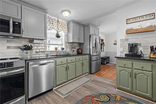 70 Blackbird St, Tiverton, RI, 02878-2399 | Card Image