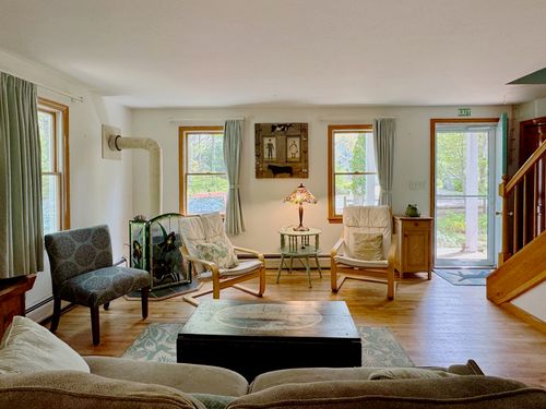 113 Leonard Cir, Vineyard Haven, MA, 02568-5358 | Card Image