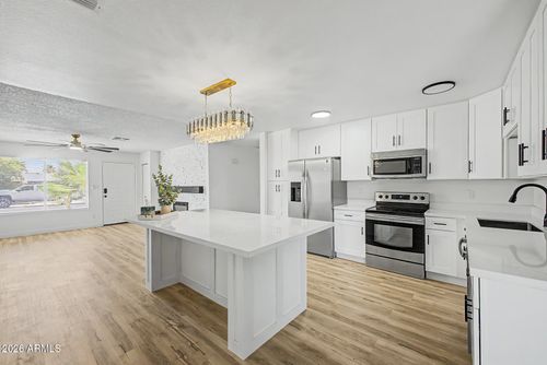 7202 W Shangri La Rd, Peoria, AZ, 85345-5841 | Card Image