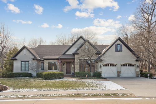 26 Chippiannock Pl, Rock Island, IL, 61201-2416 | Card Image