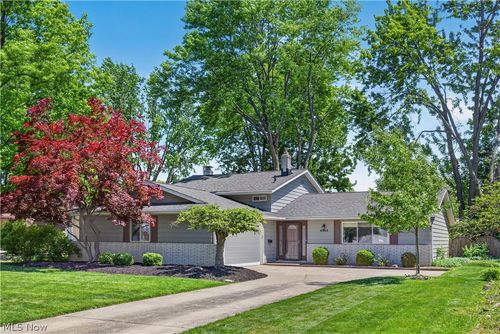4563 Azalea Ln, North Olmsted, OH, 44070-2450 | Card Image