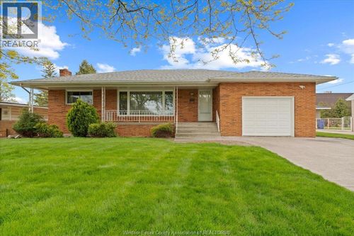 3299 Woodlawn Avenue, Windsor, ON, N8W2J1 | Card Image