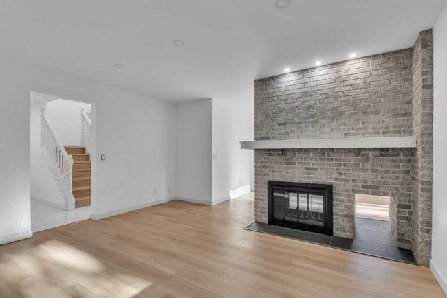 116 Strathcona Close Sw, House other with 4 bedrooms, 4 bathrooms and 4 parking in Calgary AB | Image 6