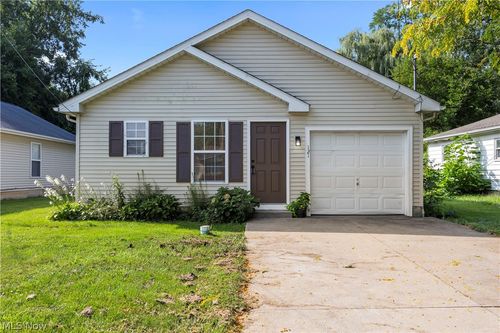 121 Parmely Ave, Elyria, OH, 44035-2643 | Card Image
