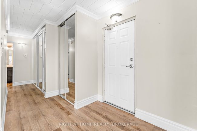 102 - 20 John St, Condo with 2 bedrooms, 1 bathrooms and 3 parking in Grimsby ON | Image 4