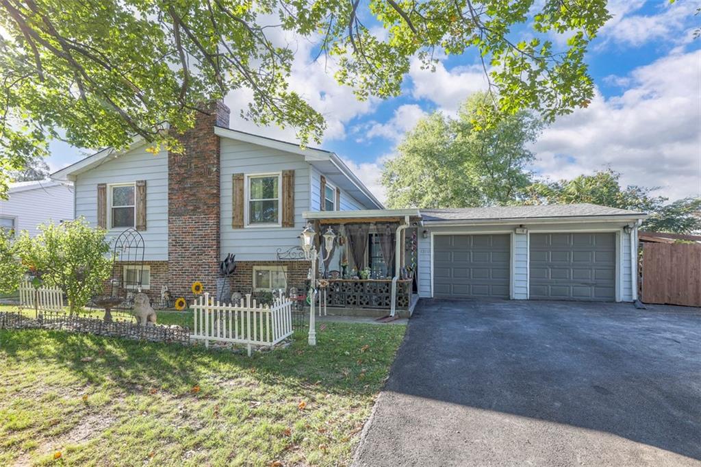 Country Club Dr, Pleasant Hill, MO 64080