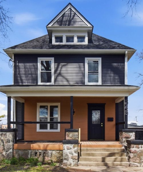 645 E Calhoun St, Woodstock, IL, 60098-4268 | Card Image