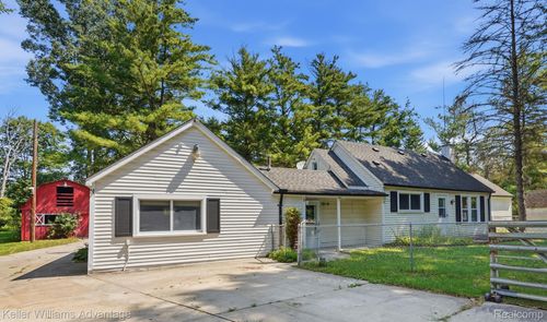 7592 Rattle Run Rd, Columbus, MI, 48063-2107 | Card Image