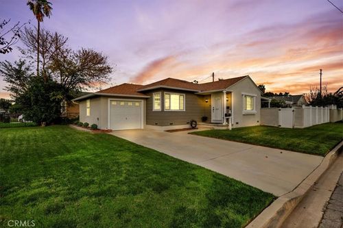 8905 Warvale St, Pico Rivera, CA, 90660 | Card Image